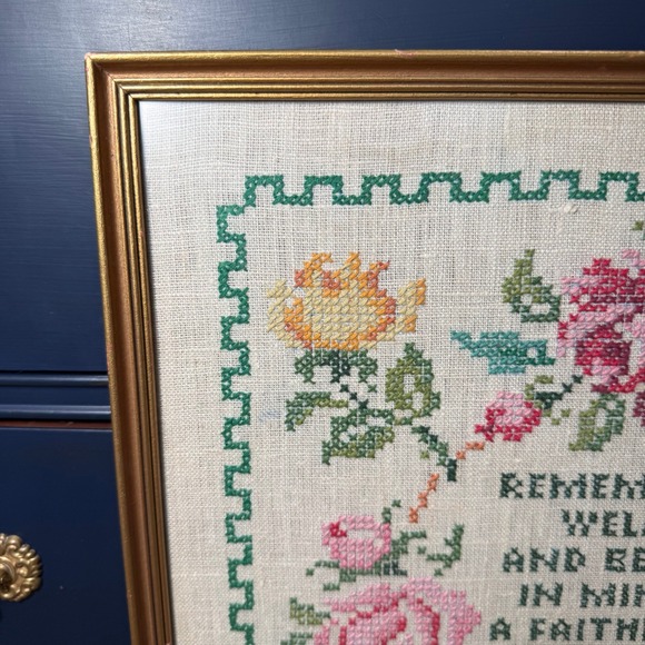 Vintage Framed Cross Stitch Sampler Friendship Poem Floral Roses Gold Frame 1977 - Picture 7 of 12